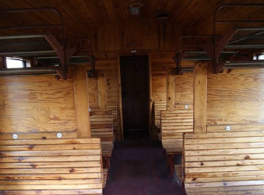 Pociąg będzie składał się z wagonów wyposażonych w drewniane...