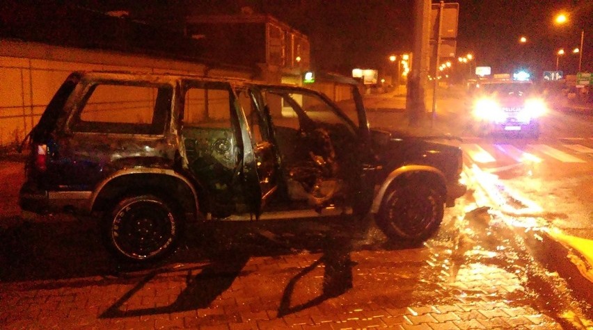 Będzin: Samochód spłonął przy ulicy Świerczewskiego [ZDJĘCIA]