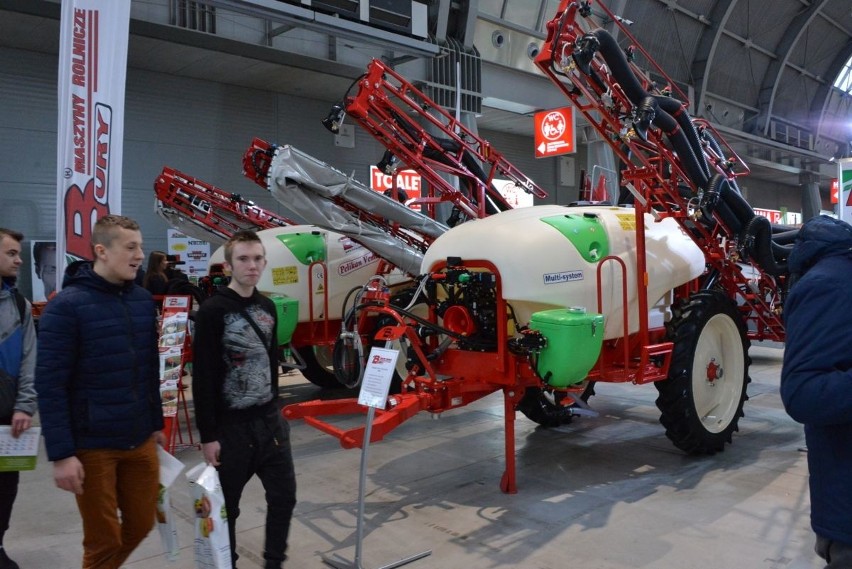 Błysk nowoczesności na targach Horti-Tech w Kielcach. Rolnicy szukają ciągników, opryskiwaczy i wiedzy o unijnych dopłatach [ZDJĘCIA, WIDEO]