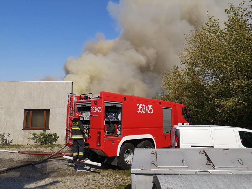 Płonie zakład obuwniczy. Pożar wybuchł dziś, 20 września, w...