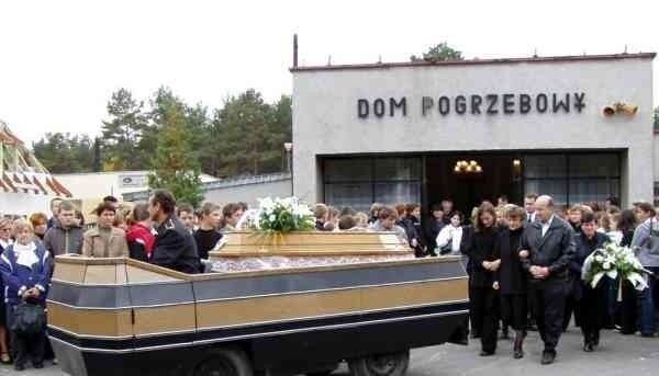 Kondukt pogrzebowy za trumną Darka w Stalowej Woli.