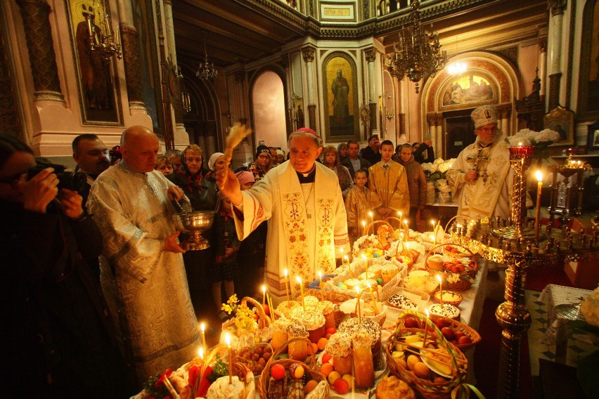 Prawosławna Wielkanoc - święcenie pokarmów w cerkwi