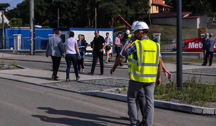 Rozpoczął się montaż zwodzonych przęseł mostu na Wyspę...