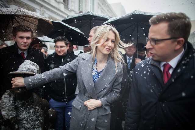 Magdalena Ogórek w Łodzi przespacerowała się ul. Piotrkowską