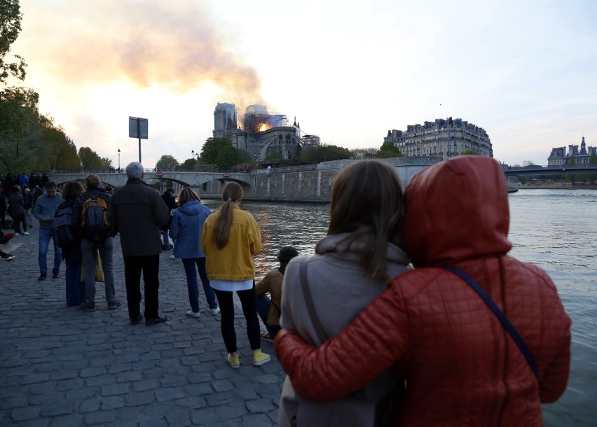 Francja: Pożar katedry Notre Dame w Paryżu, zniszczenia są ogromne [BILANS STRAT] [ZDJĘCIA] [WIDEO] Emmanuel Macron: „Najgorsze już za nami”