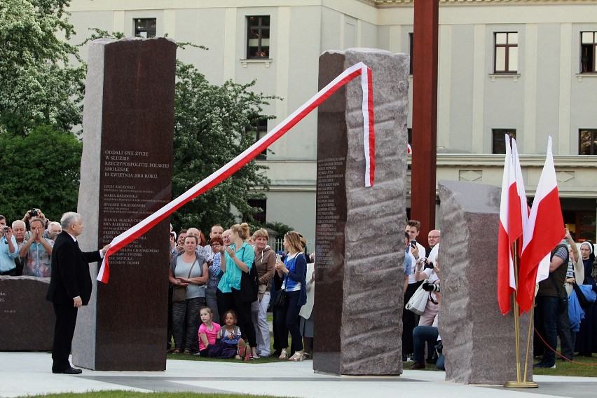 Łódź: Uroczystość odsłonięcia pomnika ofiar katastrofy...