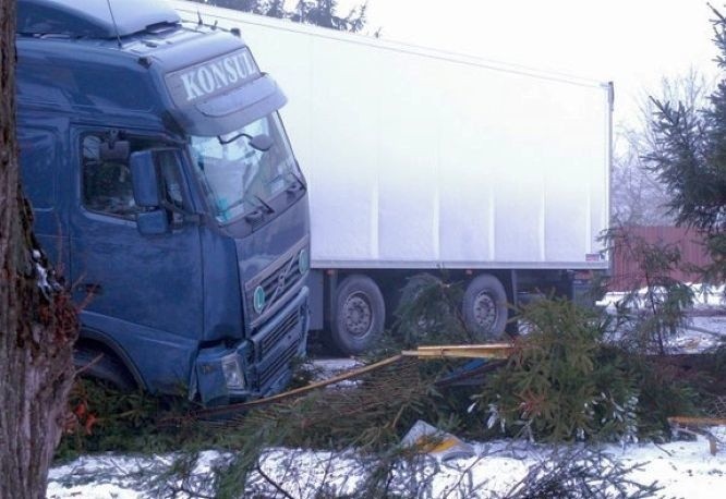 Prostki. Wypadek śmiertelny. Tir wjechał w pieszą. Zginęła na miejscu (zdjęcia)