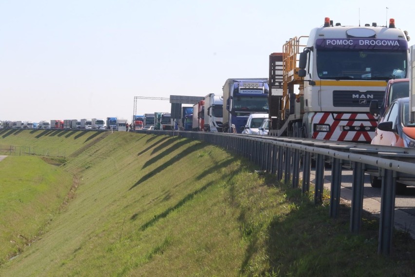 Poranny korek na autostradzie A4. Wszystko przez prace drogowe i zepsutą ciężarówkę