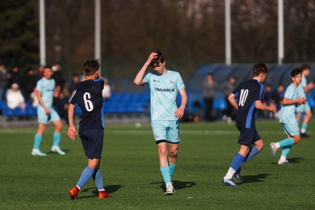 W meczu 19 kolejki Centralnej Ligi Juniorów U-17 Stal Rzeszów uległa Escola Varsovia 3-4.