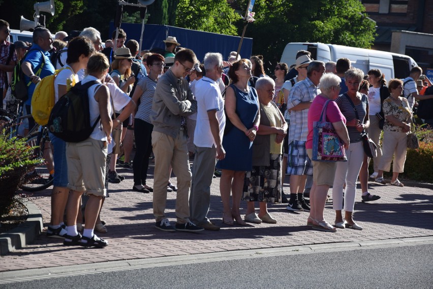 Oświęcimscy pątnicy w pięciu grupach z dekanatów:...