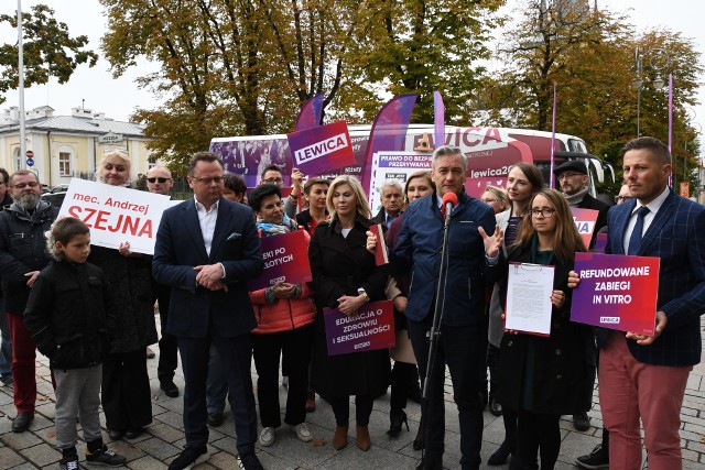 Europarlamentarzysta Robert Biedroń przyjechał do Kielc z dobrym słowem, świętokrzyska Lewico jesteście silni i zdeterminowani, zwyciężymy.i