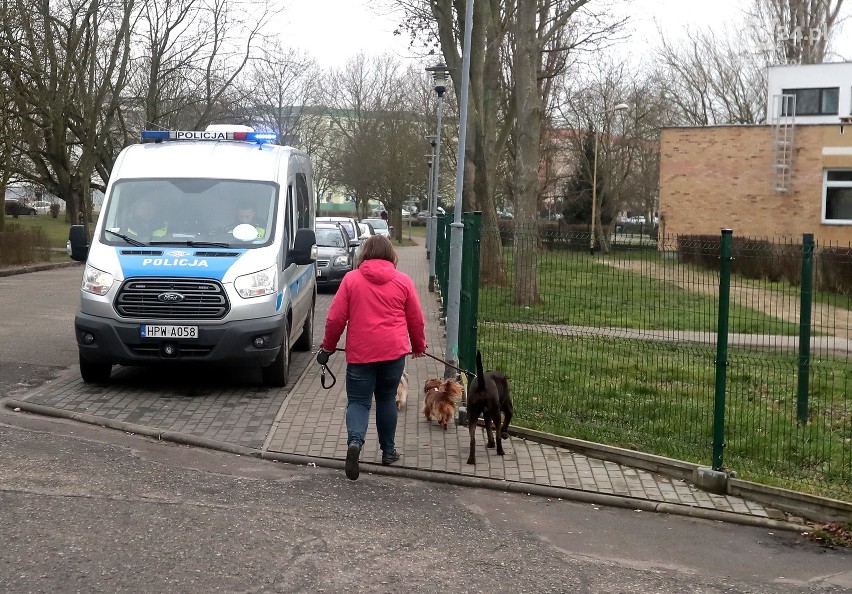 Police. Koniec kwarantanny w internacie. Uczniowie zatańczyli poloneza i pośpiewali. Zobacz wideo