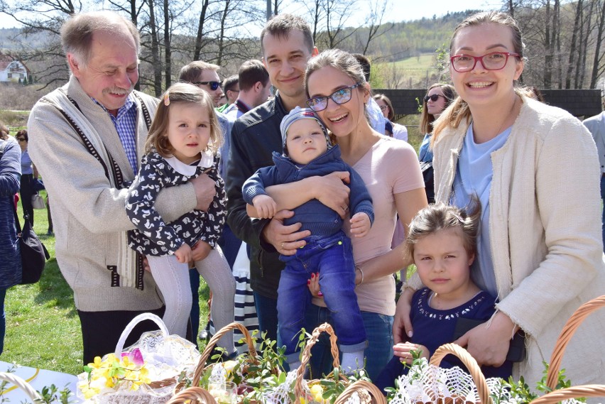 W Ciekotach święcili zgodnie ze staropolską tradycją (WIDEO, zdjęcia)