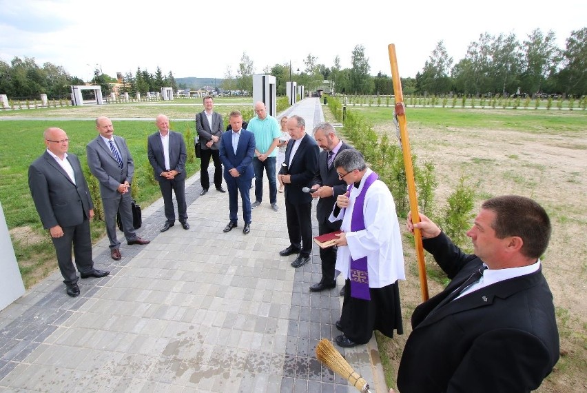 Będą nowe miejsca na cmentarzu w Cedzynie. Jest też kolumbarium