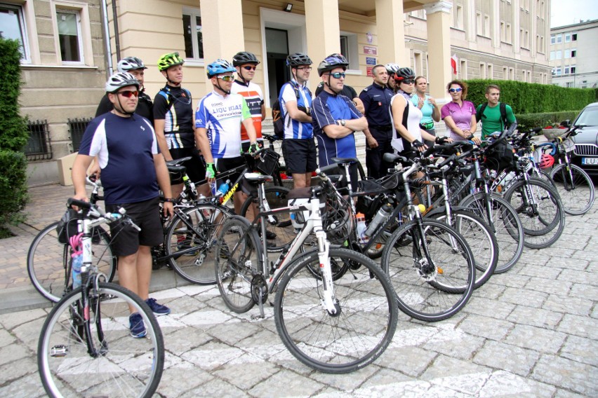 Akcja "Mundur na rowerze". Lubelscy policjanci wyruszyli w charytatywnej sztafecie (ZDJĘCIA)