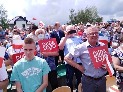 Prezydent Andrzej Duda w Jędrzejowie. Spotkanie z mieszkańcami przed Centrum Kultury (ZAPIS TRANSMISJI)
