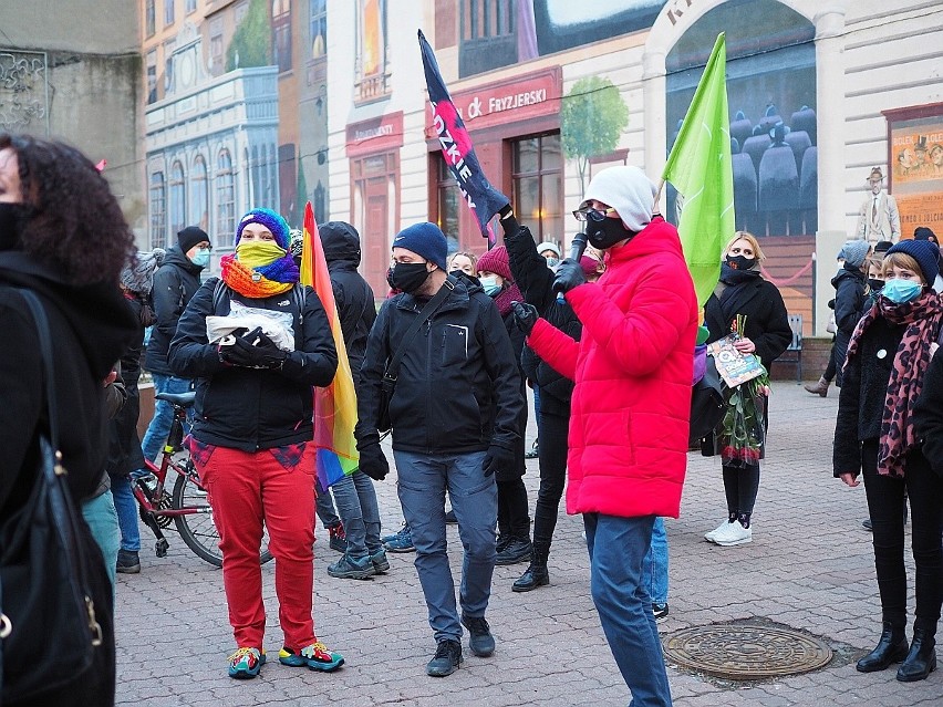 Dzień Kobiet w Łodzi pod znakiem zabawy i polityki