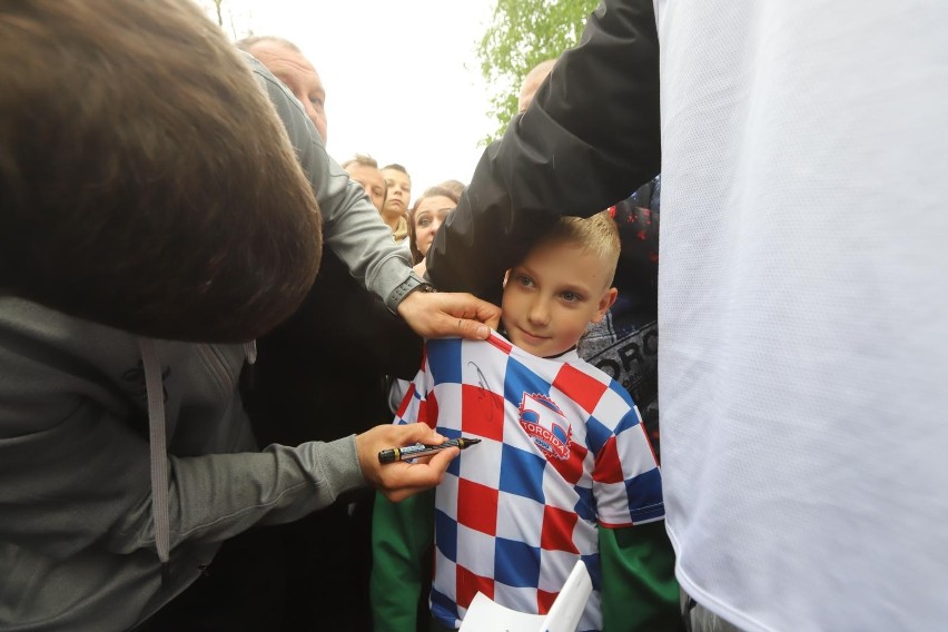 18.05.2023. W gliwickiej Sośnicy piłkarze Górnika Zabrze na...