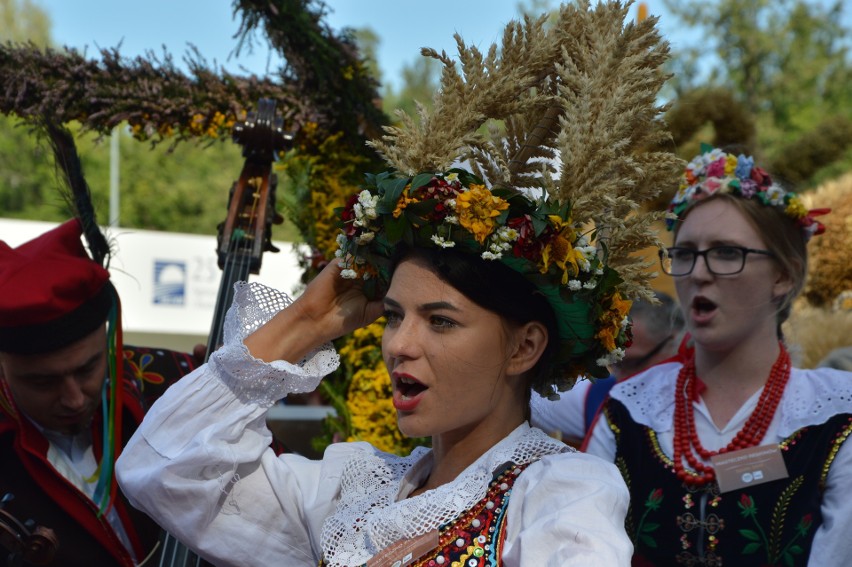 Dożynki Prezydenckie 2019 w Spale. Konkurs na najładniejszy wieniec dożynkowy [ZDJĘCIA, FILM]