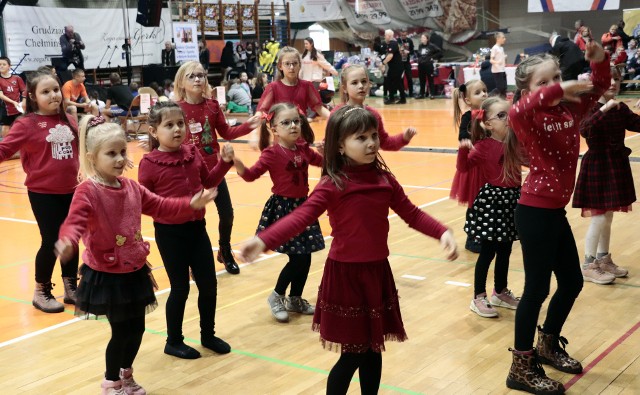 Dziecięce występy w hali widowiskowo-sportowej na osiedlu Lotnisko w Grudziądzu. Zobacz więcej zdjęć >>>> 