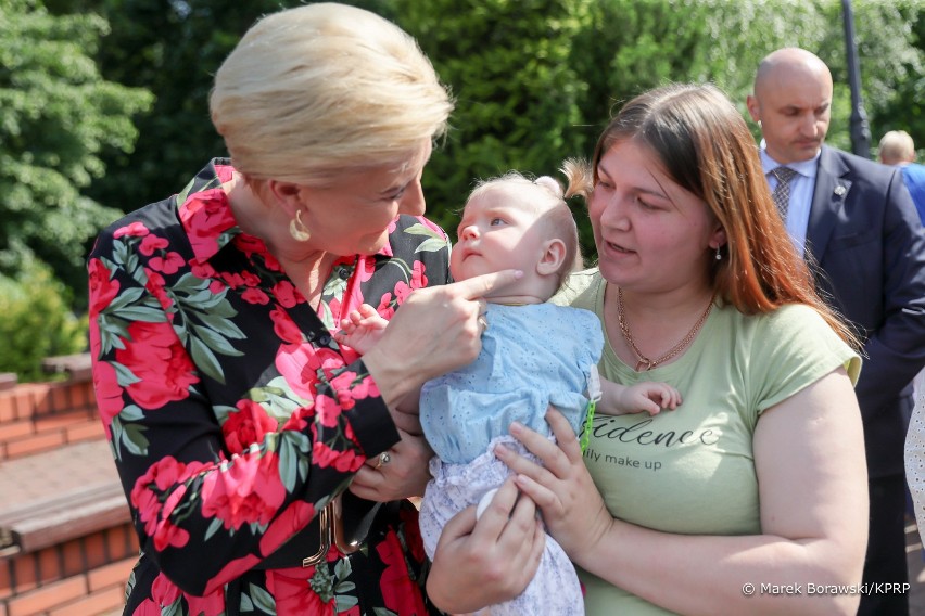 Pierwsza Dama spotkała się z uchodźcami z Ukrainy.  „To, co dzieje się w waszym kraju, nigdy nie powinno się zdarzyć”