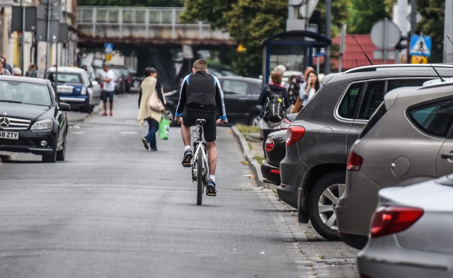 W Bydgoszczy  realizowany jest szereg innych działań wzmacniających rolę roweru jako środka transportu:  w realizacji są zadania związane z drogami rowerowymi wzdłuż II etapu Trasy Uniwersyteckiej, Grunwaldzkiej (dwa zadania od węzła Zachodniego do granicy miasta  i od ronda Grunwaldzkiego do Kraszewskiego), ul. Kolbego („projektuj i buduj”).