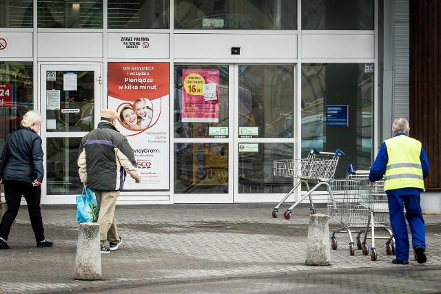 350 zł podwyżki brutto oczekują w tym roku związkowcy Tesco. Zarząd - jak twierdzą - oferuje dużo mniej.