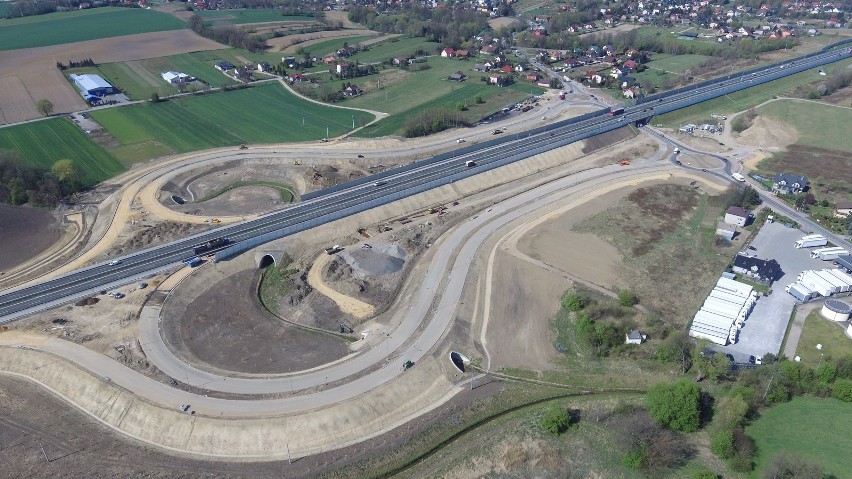 Budowa zjazdu z autostrady w Podłężu skończy się za dwa...