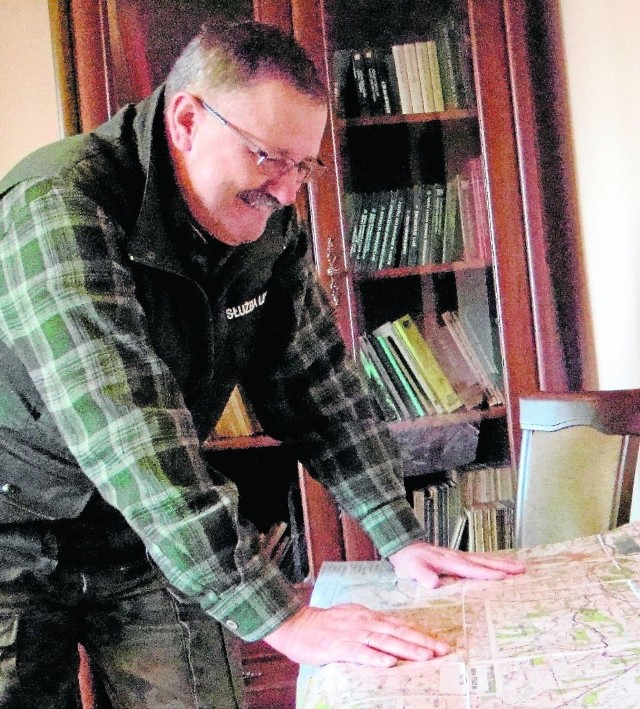 Piotr Doda  z Leśnictwa Gdów od ćwierć wieku opiekuje się 60 kompleksami leśnymi zajmującymi w sumie 1160 hektarów