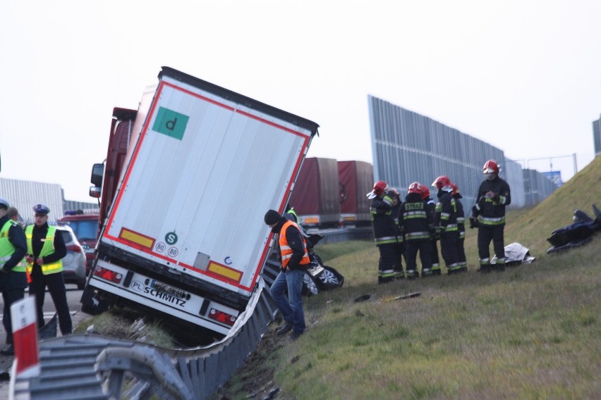 Tragiczny wypadek na autostradzie A1. Zginął kierowca