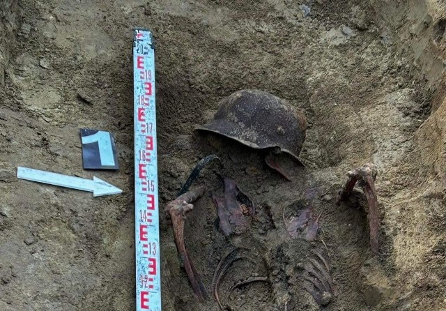 Członkowie Pruszczańskiego Stowarzyszenia Historyczno-Poszukiwawczego w okolicach Pruszcza Gdańskiego odnaleźli szczątki żołnierza niemieckiego