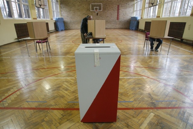 KOMITET WYBORCZY WYBORCÓW BEZPARTYJNI SAMORZĄDOWCY1. DUL Jolanta		2. STRAUB Lidia	3. WOLSKA Renata	4. SZEBLA Łukasz Marek		5. KOZIOŁ Arkadiusz Krzysztof	Granice okręgu nr 2: powiaty: dębicki, mielecki, ropczycko-sędziszowski, strzyżowski.