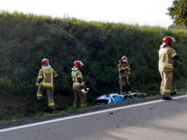 Wypadek motocyklisty na krajowej 20 koło Bytowa. Kierowca ranny.