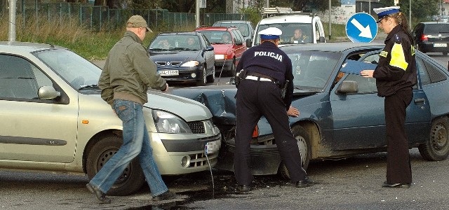 Kolizja na skrzyżowaniu Ofiar Oświęcimia i Staszica, godz. 8.57.