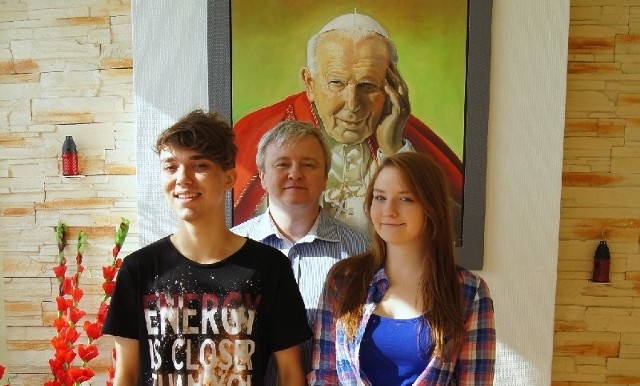 Olga i Oskar wraz ze swoim opiekunem Mieczysławem Mejznerem.  