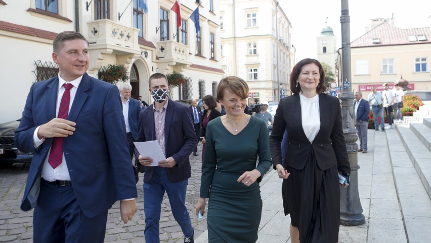 Wicepremier Jadwiga Emilewicz podpisała w Rzeszowie umowę z...