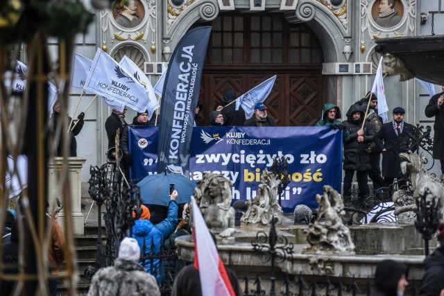 Manifestacja Konfederacji po Dworem Artusa w Gdańsku, 29.01.2022