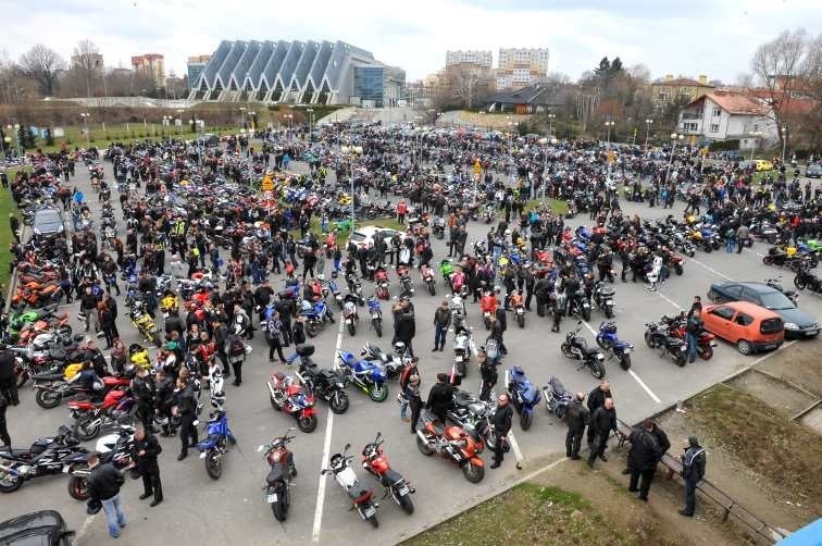 Ponad tysiąc motocyklistów z całego regionu wzięło udział w...