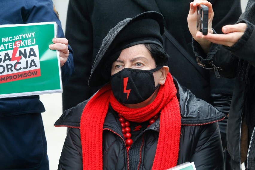 Stowarzyszenie Godność pisze do UG i ministra nauki ws. wypowiedzi Joanny Senyszyn w TVP. Posłanka jednak nie pracuje już na uczelni