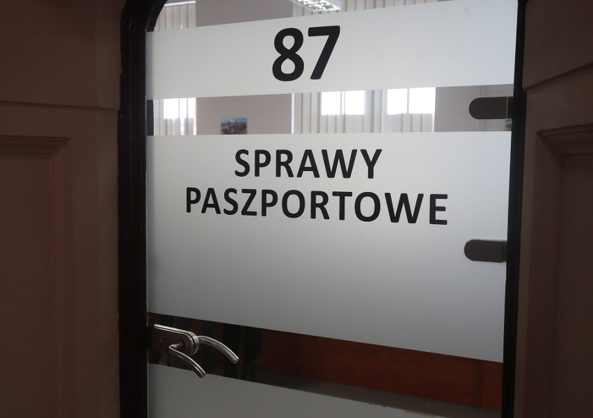 Kolejki po paszport w Szczecinie. W marcu jest dwa razy tyle wniosków niż było miesiąc wcześniej  