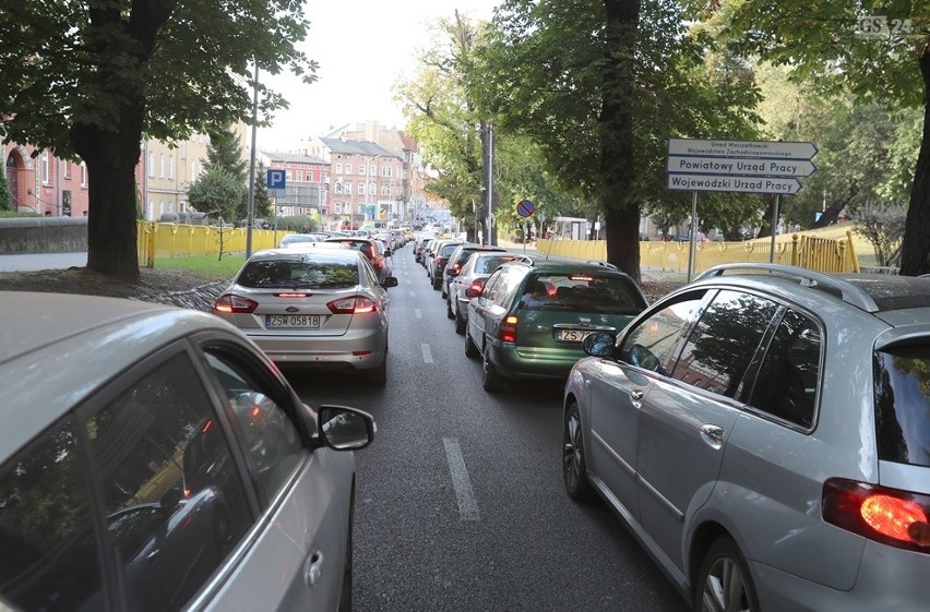 Problemy z przejazdem al. Wojska Polskiego. Trwa naprawianie awarii