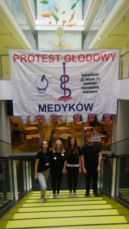 Strajk głodowy pracowników diagnostyki laboratoryjnej i fizjoterapeutów trwa 