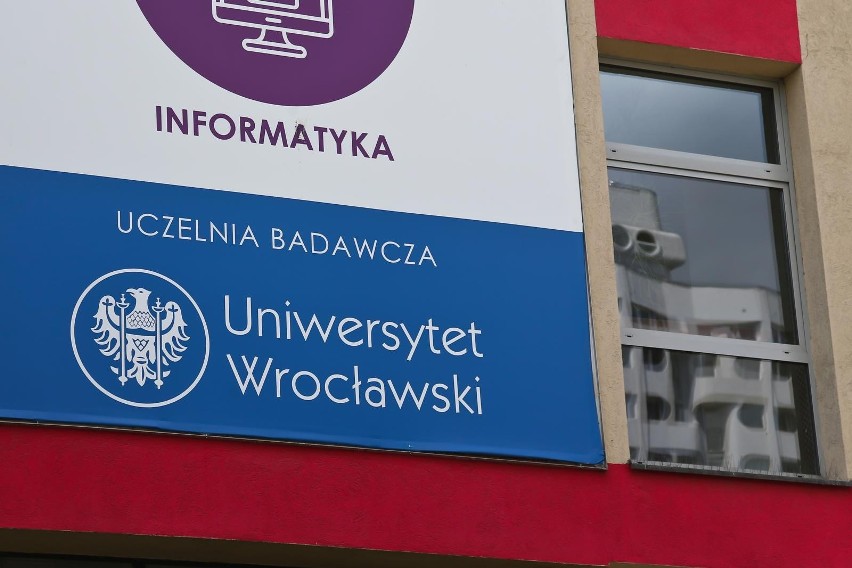 Wykształcił 3 milionerów