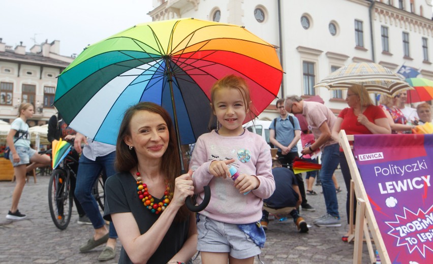 Piknik posłanek Lewicy na Rynku w Rzeszowie.