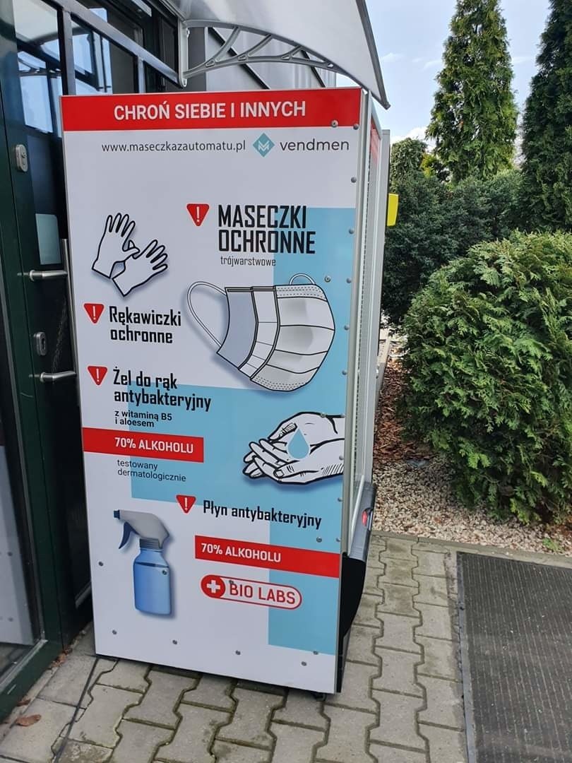 Powiat wielicki: jest pierwszy automat z maseczkami i środkami dezynfekcyjnymi