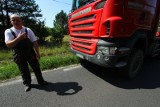Wypadek w Ochli. Pijana kobieta wjechała pod ciężarówkę