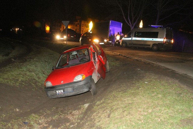 Około godz. 19. na skrzyżowaniu Buforowej z ulicą Terenową fiat seicento zderzył się z samochodem ciężarowym iveco. Kierowca fiata pojechał dalej, ale na skrzyżowaniu z ulicą Konduktorską postanowił jednak zawrócić i raz jeszcze pojechać na miejsce kolizji. Jednak tak niefortunnie wykonał ten manewr, że wpadł do rowu. Na szczęście nikomu nic się nie stało