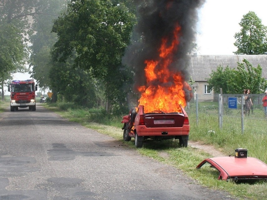 Wypadek w Witowie. Kierowca ciężko ranny, zakleszczony w...