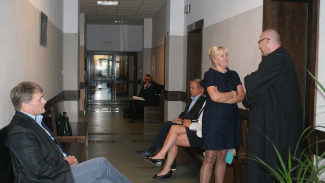 Sprawa w sądzie w Człuchowie trwała kilka minut. Na zdjęciu na poprzedniej  z lewej Janusz Sikorski, a z prawej Jolanta Lipska.
