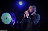 Bydgoski kolejarz Jakub Brzeziński zaśpiewał w 12-osobowym finale „Szansy na sukces”